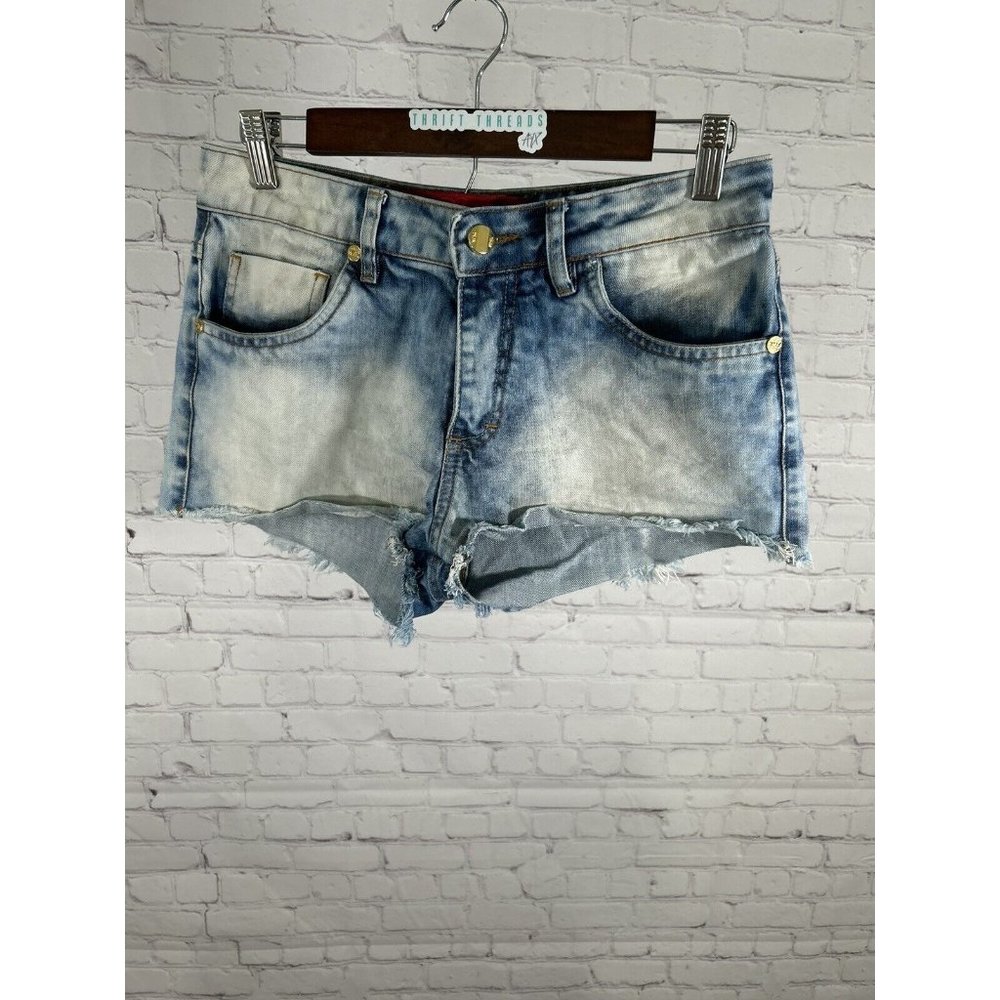 W|M Deluxe Denim Bleach Wash Distressed Frayed Jean Shorts Women’s (28 x 1.5)